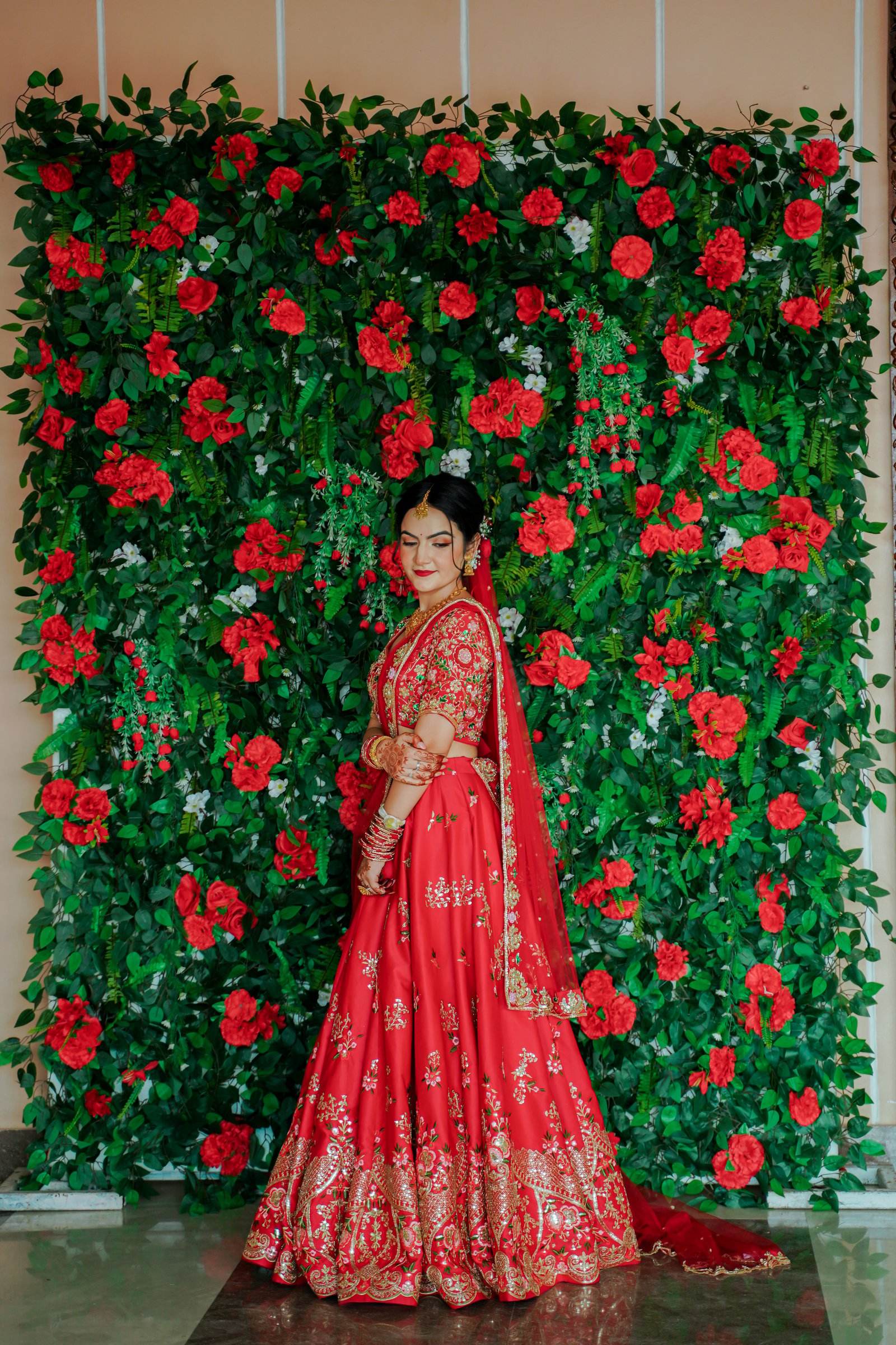 Lush Rose Garden Wall