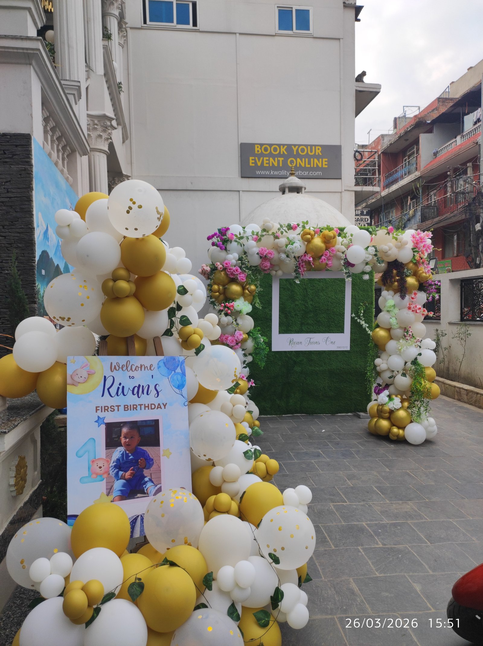 Golden Balloon Welcome Board