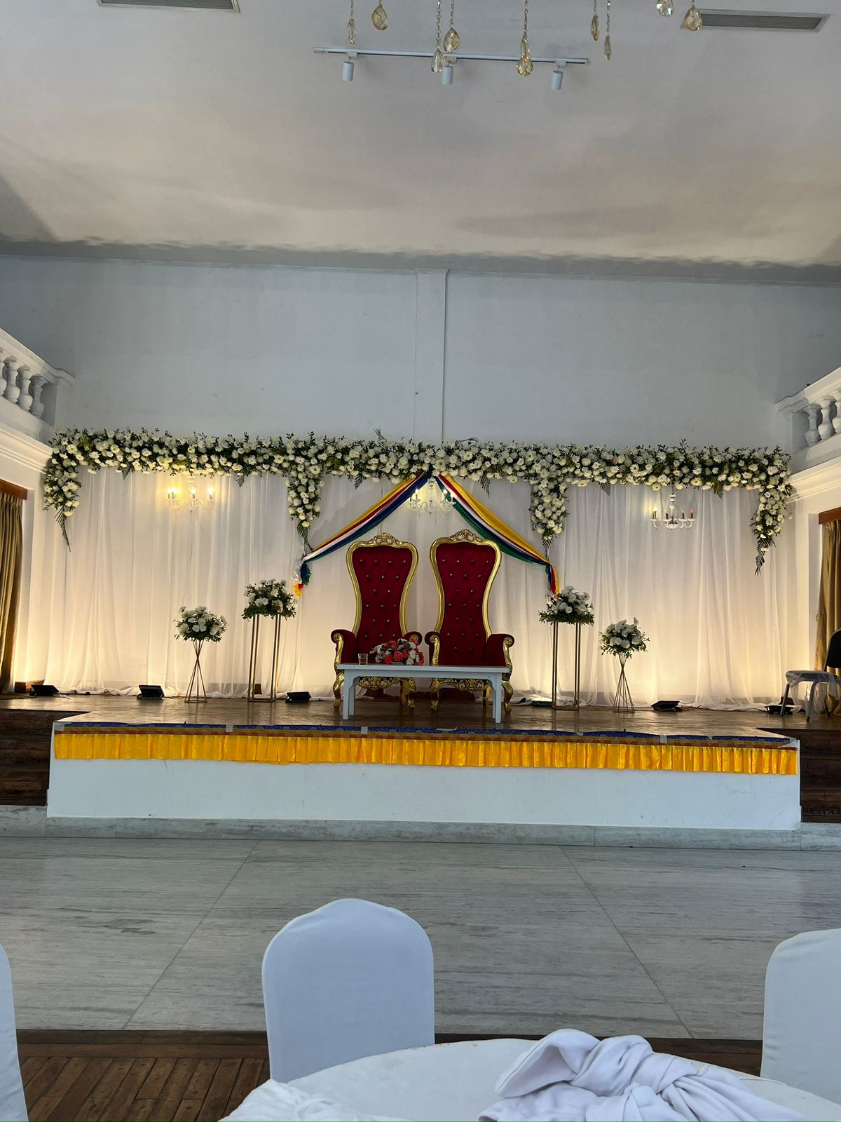 The Regal White Elegance Stage(