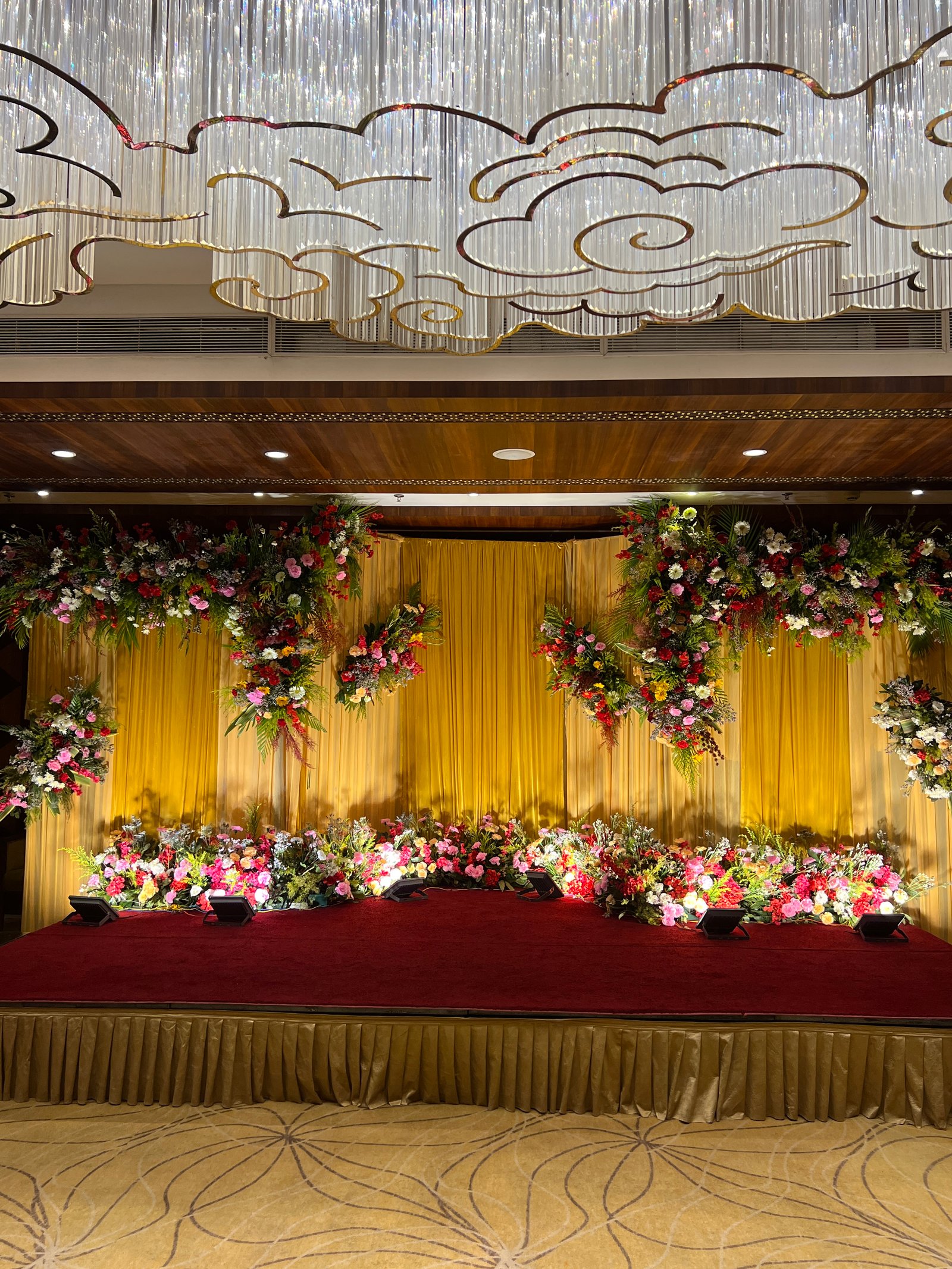 Classic Garden Arch Stage