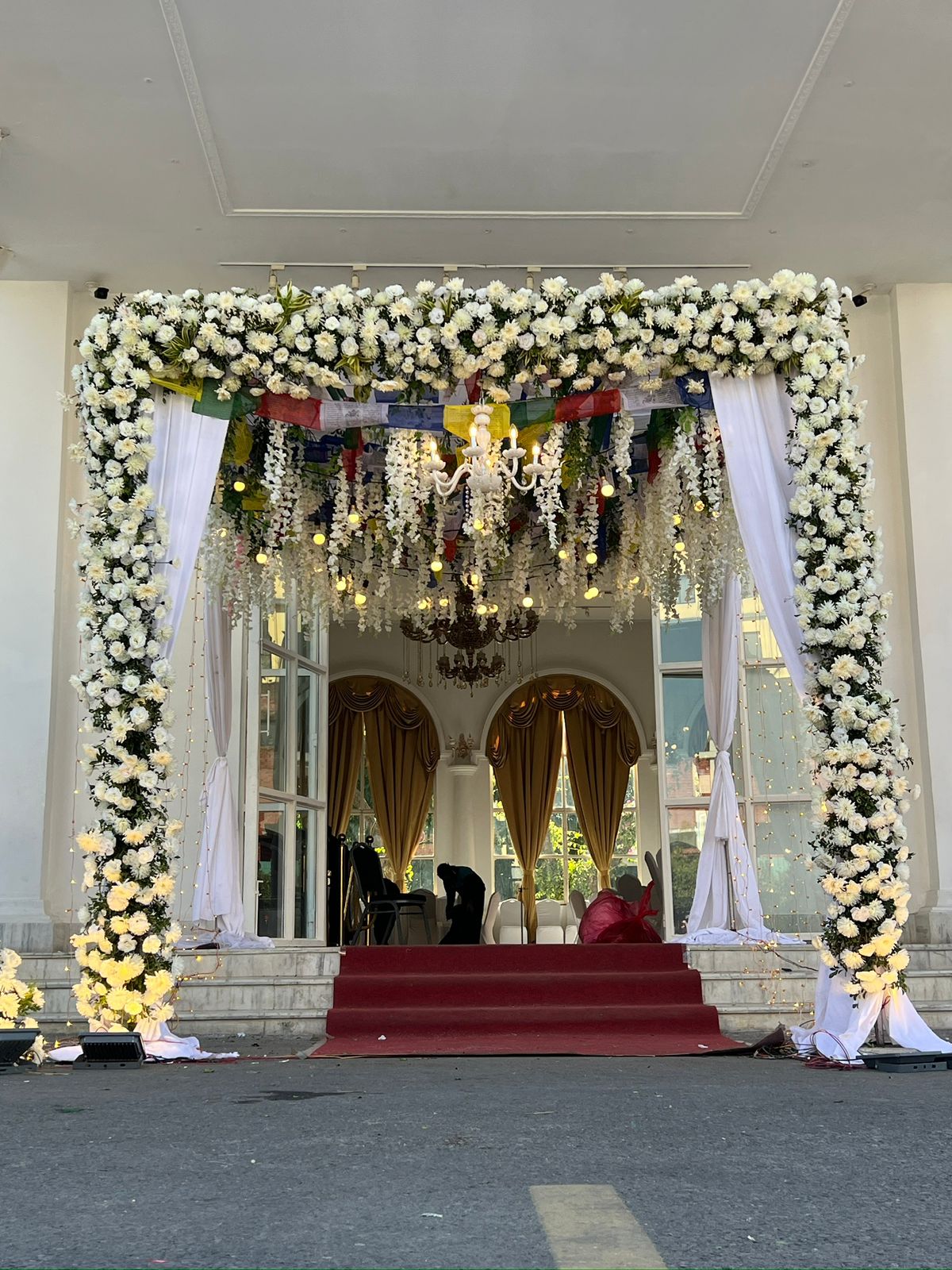 The Floral Grandeur Arch