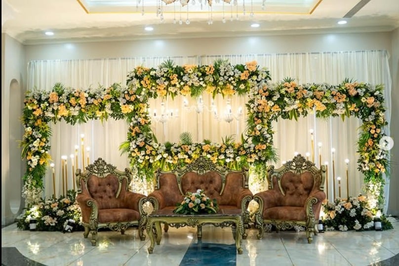Elegant Floral Wedding Stage Decor
