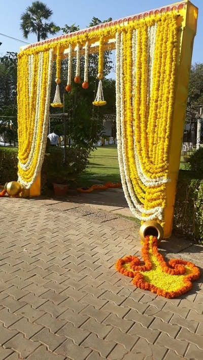 Marigold Cascade Hldi Mehendi Entrance(HME 4)