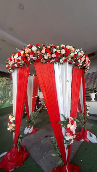 Elegant Red & White Wedding Mandap(M 85)