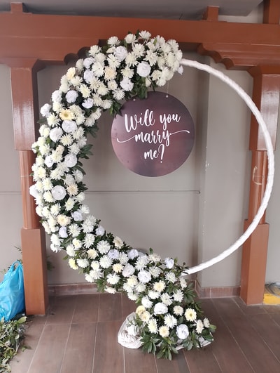 Proposal Floral Arch – Elegant Engagement Photo Booth Decor(PB 125)