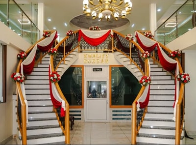 Royal Elegance Staircase Decor