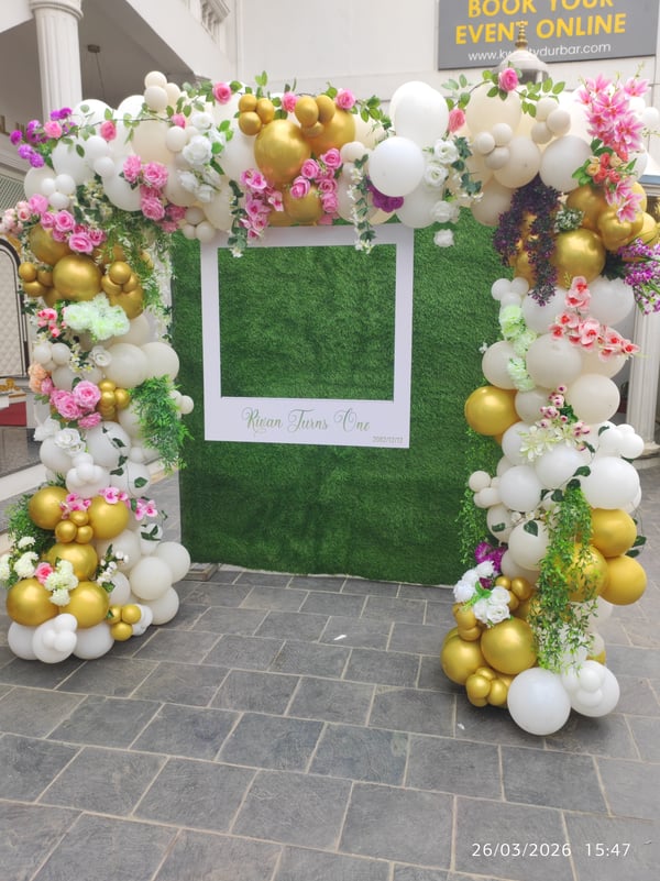 The Golden Balloon Garden Photo Booth BD 95