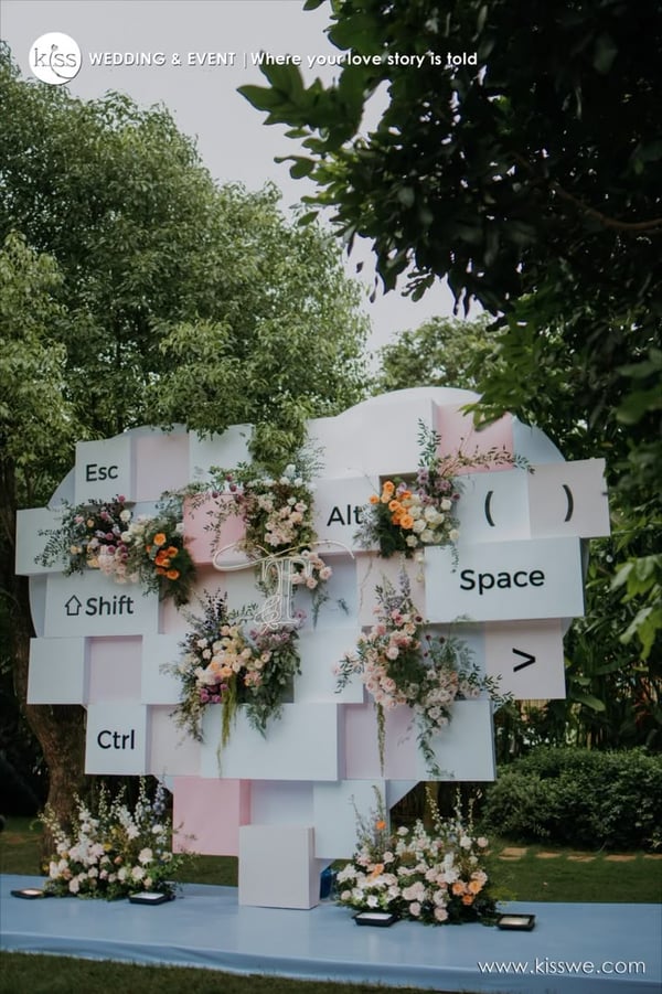 Modern Typo Garden Photobooth PB 172