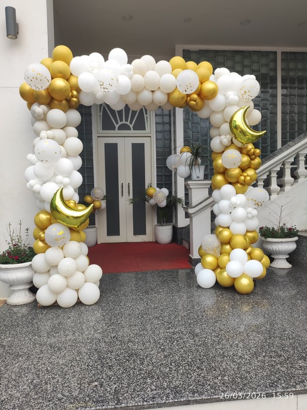 The Golden & White Balloon Entrance Arch BD 96