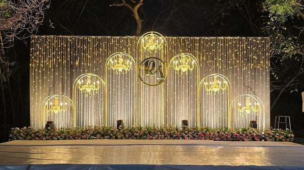 Golden Chandelier Sangeet Stage (SD 341)