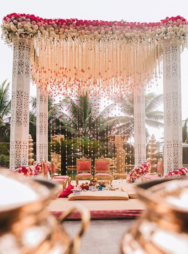 Royal Carved Pillar & Hanging Floral Mandap M 152